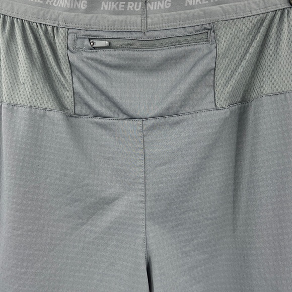 Nike Phenom Men's Dri-FIT Woven Running Pants in a smoke grey Dri-FIT technology - Picture 5 of 11